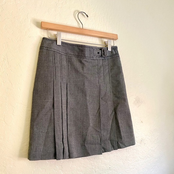 Loft pleated gray skirt - Picture 2 of 6